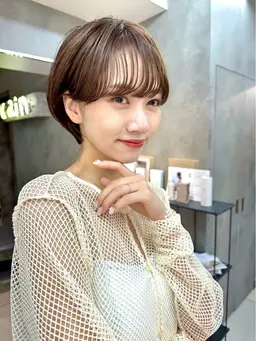 毛先が曲がるショート矯正(巻ける/地毛風/シャキンとしない自然な仕上がり/ブリーチ矯正/美髪矯正/酸熱トリートメント)