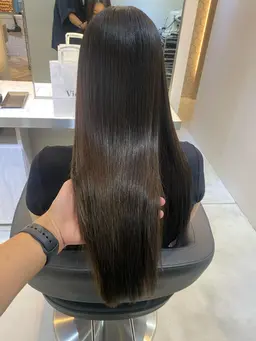 圧倒的な艶と補修力❣️ケラチントリートメント＋デザインカット