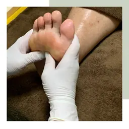 リフレクソロジー(全施術に15分単位で追加できます)