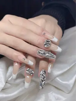 チップ長さだし＋やり放題コース（アート＋手描きなど)。オフあります💅🏻💅🏻💅🏻