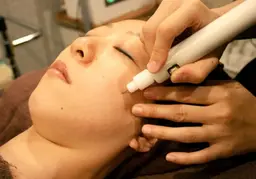 《シミケア!そばかす・もりあがったシミも可》【20分間全身お好きな箇所を徹底しみケア】60分12000円⇒8900