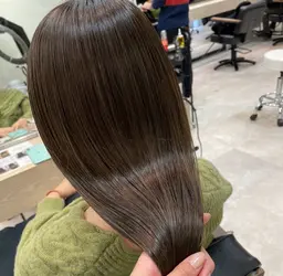 【自然な仕上がり】ダメージレス縮毛矯正真っ直ぐすぎないナチュラルストレート