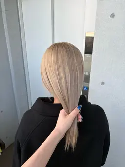 ケアブリーチ使用 ハイトーンカラー🌬️