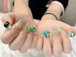 長さ出しの0.5cm~1cm　ワンカラー。デザイン＋パーツ付き＋3000円です。