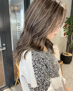 🩶ホワイトハイライトカラー(ケアブリーチ込み)＋全体カラー＋カット＋クイックトリートメント🩶🛼💖