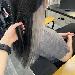 イヤリングカラー(ケアブリーチ+オンカラー)+トリートメント/カット追加+2750※カットする場合事前にご連絡ください！