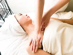 【17時以降限定】ピーリング🌿＋首オイル10分＋フェイシャル20分（体の疲労ケア＆お肌ケア）