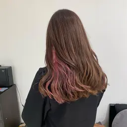 イヤリング、インナーカラー（ブリーチ）+オンカラー+カット+水素トリートメント