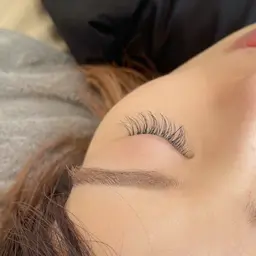 ご新規様マツエクつけ放題【フラットラッシュ】アイシャンプー付き