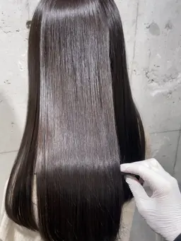 「乾かすだけでまとまるツヤ髪へ」酸熱トリートメント✨️