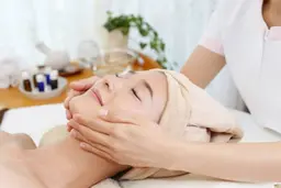 【人気Ｎｏ．1毛穴フェイシャル】たるみ毛穴、小顔、ほうれい線、乾燥肌などエイジングサインに◎