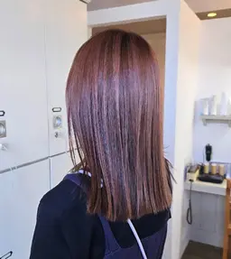 [髪質改善カラー(Tr,S,B込み)]カラーダメージを最小限に抑え、艶がありまとまる質感に仕上げます。