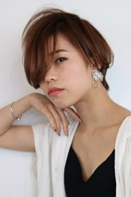 フルカラー（グレイカラーも対応可） ※(セミロング以上(肩下)の場合は、＋1000円頂いております。ご了承下さい)