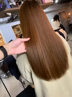 ♢酸性ストレート♦︎ ダメージが低く、ブリーチ毛にも対応できるストレートです！　通常の縮毛矯正に比べて質感　やわらか✨