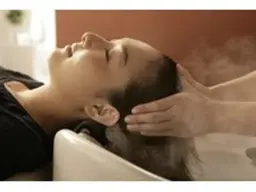 【𝐀𝐮𝐣𝐮𝐚 ヘッドスパ🫧】 ¥5,000⇒3,600‼️乾燥、頭皮のケア、肩こりやストレス解消！🌟