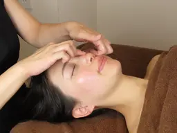 【ソフトコルギ】ほどよい圧で凝り固まったお顔首デコルテトリートメント/プラス3500円でお顔ハイパーナイフ追加できます！