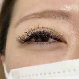 【新規】【オフ込み】ボリュームラッシュ300本🪶ブラウン可能(+500円)