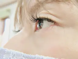 通常価格から500円引き!フラットラッシュ140本(オフ無料)ブラウンカラーもあります