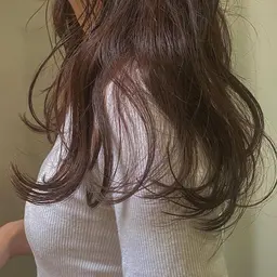 カラー(オーガニックカラーを使用している為、髪の毛とお肌に優しいカラー剤で施術してます🌿)