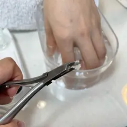 お爪のお手入れ 丁寧なウォーターネイルケアと保湿仕上げ