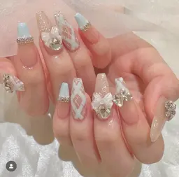 チップ長さ出し10本やり放題、持ち込みデザイン可能