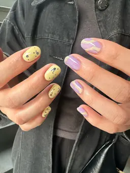 【オフなし】短いお爪の方希望⭐︎韓国ニュアンスデザイン（らくがきアート等）/シンプルデザイン🌼75分やり放題