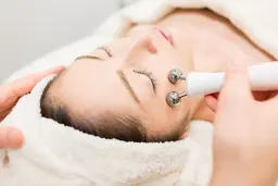 【コラーゲン活性化フェイシャル💡】毛穴吸引×筋膜リリース小顔矯正× 角質層までエイジングケア✨