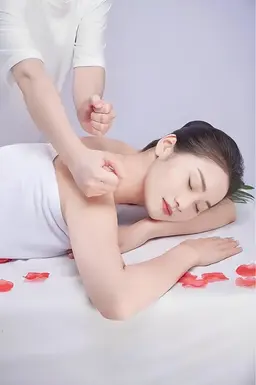 【気分爽やか】整体30分+オイルリンパ30分+漢方足湯5分　計65分