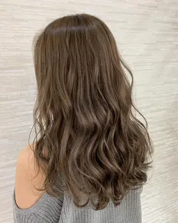 〘 特別クーポン〙艶カラー+トリートメント+コテ巻き💋