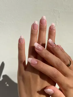 ・10本同色フレンチorグラデーション（ケア込み、当店オフ¥50/本、他店オフ¥110/本）