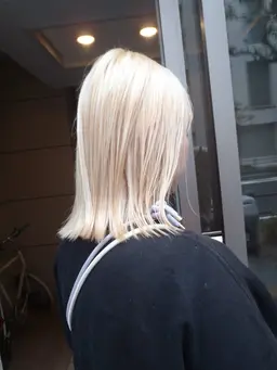 【特別価格！ケアブリーチでダメージレスに💫】透明感Wカラー+髪質改善トリートメント+カット¥15000