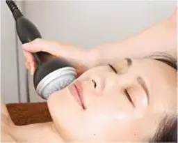 【小顔エステ】強力リフトアップ‼️25kHzキャビ×高出力ラジオ波🔥デコルテ首肩も施術