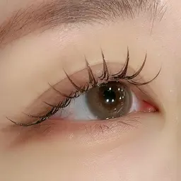 🤎大人気◎ ブラウンカラーマツエクフラットラッシュ🤎 100本6500円、120本7000円 アイシャンプー付き🫧