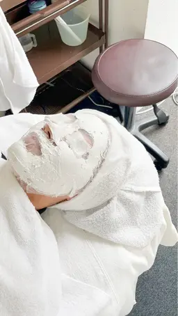 【20​〜​30代men's限定】ピーリング＋フェイスマッサージ＋毛穴吸引＋ヘッドスパ🦰（皮脂•ニキビ•目の疲れ•首こり）