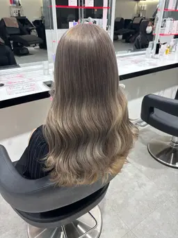 【当日予約大歓迎🙆♀️】カット💇♀️➕ハイライト(海外風デザインカラー🩶)