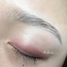 アイブロウリフト🩵(※ワックス施術込み)ナチュラルブロウ​〜​外人風ブロウまでデザイン可能🫧