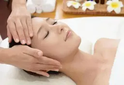 骨格筋アプローチたるみ引き上げフェイシャル💆‍♀️　　　　　凝り固まった顔の筋肉をほぐしデコルテ&頭皮からのたるみケア