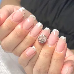 (オフ有り)💅🏻ラメフレンチ⚠︎ 必ず補足説明をご覧ください。ナチュラルカラー🉑