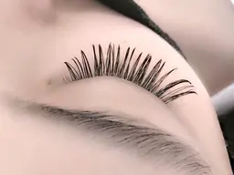 ご新規様🌈 120本フラットラッシュ オフ込/束感仕上げ/他店リペア可