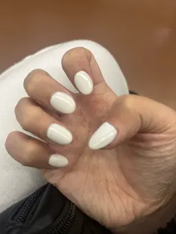 ワンカラーのハンドネイル