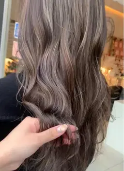 🌟初めての方限定🌟ブリーチ込みハイライト🤍女性限定🤍ロング料金:肩下+1,000円、胸下+2,000円