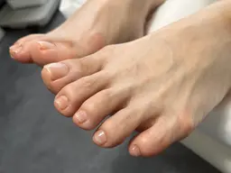 【ジェルをしない方へ】爪・甘皮・足元の皮膚を整えるフットケアコース(初回限定)