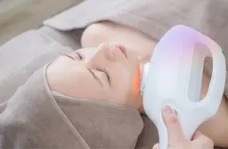 【ハリ艶UP✨】光フェイシャル(シェービング・パック付)🤍更にマッサージプレゼント