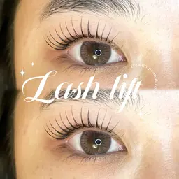 口コミ投稿必須🫧【12:00​〜​16:00】まつ毛パーマ上＋ハイケアトリートメント付き