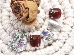 大人気【フットネイル】★持ち込みデザイン可/パーツ/ストーンのせ放題♪パラジェルベース変更🆗