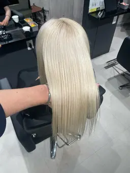 💖イメチェンにピッタリ❗️憧れの外国人風透明感カラーへ💖トリプルカラー+うる艶トリートメント