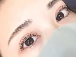 【新規】ラッシュリフト「次世代まつげパーマ」＋束感コーティング✨ヒアルロン酸配合液使用🎉