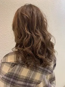 【流行りのヘアスタイルに♡】コテ巻きorストレート