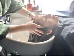 【暑い日に大人気】✂️カット➕クールシャンプー使用炭酸ヘッドスパ（20分）
