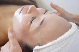 人気NO2！⭐️アドバンスコースに＋「小顔&肩凝りマッサージケア」プレゼント🎁　肩こり、小顔、くすみ改善！✨